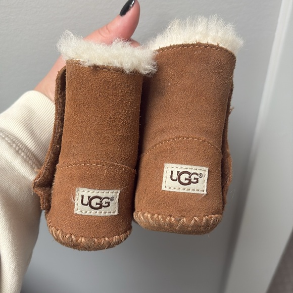 Baby Ugg Classic Boots - Picture 2 of 3